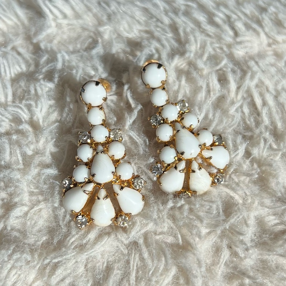 Vintage Milk Glass Screwback Earrings